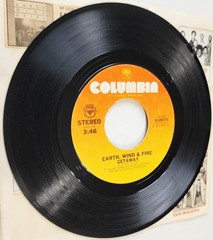 EARTH, WIND & FIRE – GETAWAY 7″ SINGLE 45 RPM 1976 (COLUMBIA) 3-10373 STEREO