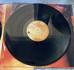 THE CURE-Kiss Me, Kiss Me, Kiss Me Vinyl Record 60737-1