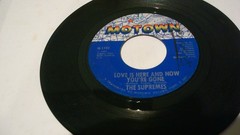 LOT OF 8 45 RPM THE SUPREMES Hangin’ On, Hurry Love, Happening, Come See About
