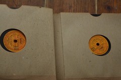 Gramophone 7′ folder with 7 records by Victory Records Circa 1920’s ?