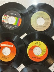 LOT OF 26 45rpm records – 1950s/1960s/70s Country Pop and Rock Hits