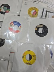 Large Lot Of 150 Unsorted 45rpm Jukebox 7″ With Sleeves Vintage