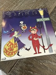 Groovy Ghoulies Graveyard Girlfriend 45” also Trick or treat Deviltown LK 186