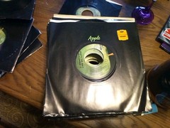 The Beatles-(20) 45rpm 7′ Apple Label W/Sleeves- Badfinger-Ringo-Billy Preston
