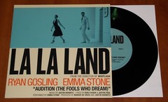 LA LA LAND OST JUSTIN HURWITZ *RARE* SIGNED LP BLUE VINYL & 7″ SINGLE PROMO !!