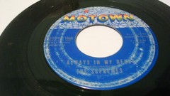 LOT OF 8 45 RPM THE SUPREMES Hangin’ On, Hurry Love, Happening, Come See About