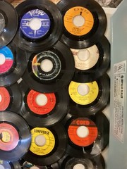 45 rpm records mixed lot of 100, 1950s – 1960s oldies