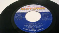 LOT OF 8 45 RPM THE SUPREMES Hangin’ On, Hurry Love, Happening, Come See About