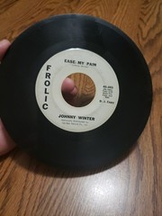 Johnny Winter – Voodoo Twist/Ease My Pain 45RPM Promo Vinyl Frolic White Label G