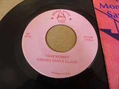 I SAW MOMMY KISSING SANTA CLAUS Robin Hood 7 vinyl 1002 christmas music holiday