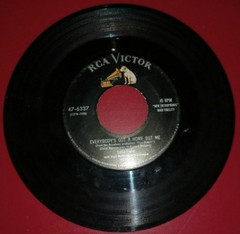 Vintage 45RPM Record : Eddie Fisher, Everybody’s got a Home but Me : RCA Victor