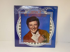 Liberace “Mr. Showmanship: Live!” Vinyl Record LP AVI Records 1978 Sealed