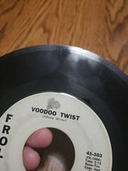 Johnny Winter – Voodoo Twist/Ease My Pain 45RPM Promo Vinyl Frolic White Label G