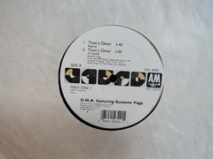 D.N.A. f/ SUZANNE VEGA – “TOM’S DINER” / PROMO w/ 4 MIXES! / A&M RECORDS 1990