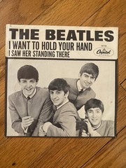 THE BEATLES I WANT TO HOLD YOUR HAND ORIG. EX 45 PICTURE SLEEVE & 2 BEATLES 45’S