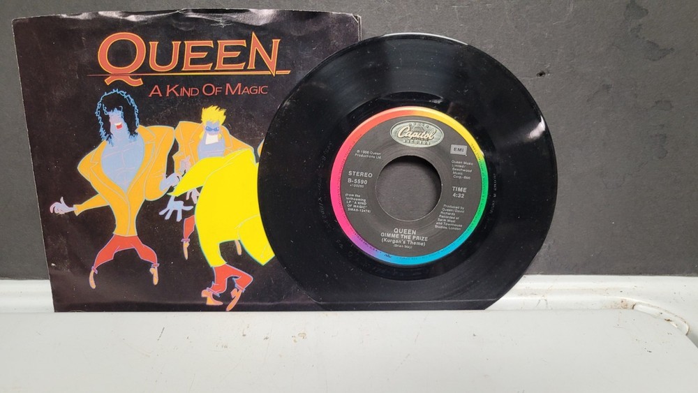 Queen ‎– A Kind Of Magic 45 Rpm record w/ picture sleeve,NM