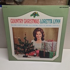 Loretta Lynn Country Christmas LP Vinyl MCA Records Holiday 12″ 33 RPM MCA-15022