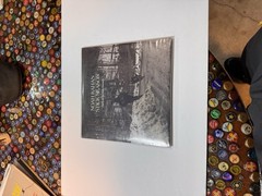Noah Kahan – Stick Season (We’ll All Be Here Forever) Deluxe 3LP Bone White