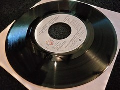 LOVE DE-LUXE – HERE COMES THAT SOUND AGAIN / LET ME MAKE 45RPM 7″ WARNER BROS.