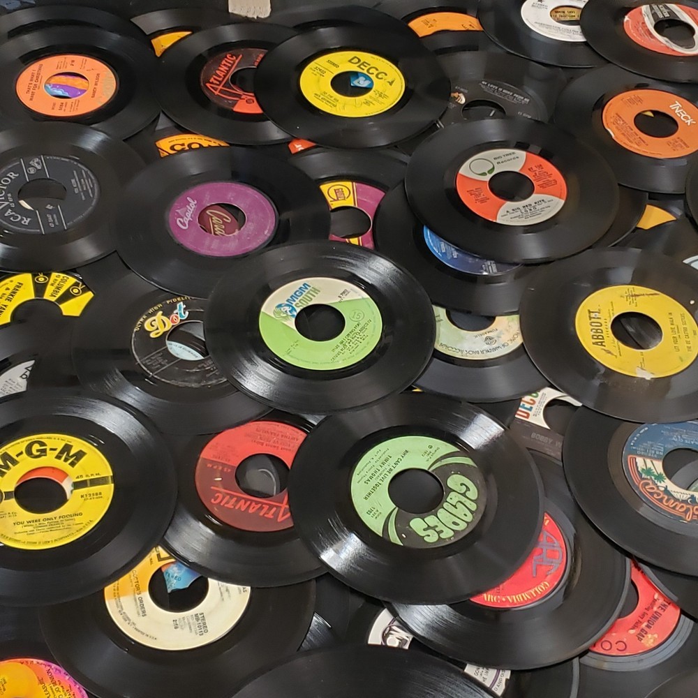 50 Vinyl Records 45 RPM 7″ for Crafts Decor Lot SCRATCHED – WILL NOT PLAY
