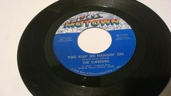 LOT OF 8 45 RPM THE SUPREMES Hangin’ On, Hurry Love, Happening, Come See About