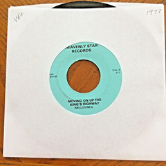 45 RPM “MOVING ON UP ON THE KING’S HIGHWAY” MELLOTONES – 1977