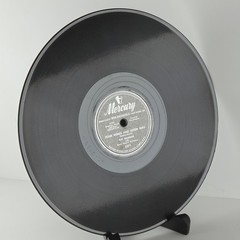 Vic Damone Four Winds / You’re Breaking My Heart 1949 10″ 78 rpm Record 5271