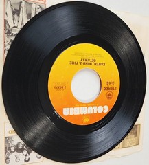 EARTH, WIND & FIRE – GETAWAY 7″ SINGLE 45 RPM 1976 (COLUMBIA) 3-10373 STEREO