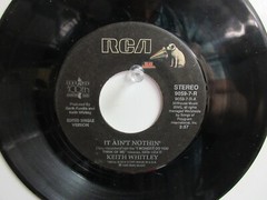 💥 ‘ KEITH WHITLEY ‘ HIT 45 + PICTURE [ IT AIN’T NOTHIN’ ] 1989 ! 💥