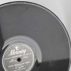 Vic Damone Four Winds / You’re Breaking My Heart 1949 10″ 78 rpm Record 5271