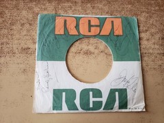 ALL 4 GUESS WHO band autographed 1970s vg- RCA SLEEVE 7″ SEE NOTES! EPPERSON COA