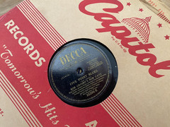 Lot of 81 vintage 1920’s/1930’s 78 rpm phonograph records, various artists