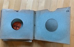 78 Rpm RCA Album. 10 Pages, some loose. 5 Records. Various Labels. Vintage.