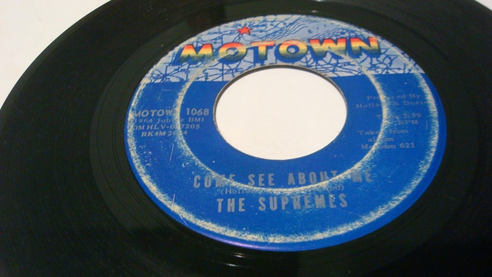 LOT OF 8 45 RPM THE SUPREMES Hangin’ On, Hurry Love, Happening, Come See About