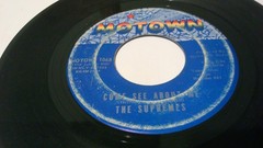 LOT OF 8 45 RPM THE SUPREMES Hangin’ On, Hurry Love, Happening, Come See About