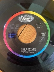 THE BEATLES I WANT TO HOLD YOUR HAND ORIG. EX 45 PICTURE SLEEVE & 2 BEATLES 45’S