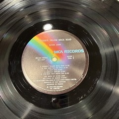 ELTON JOHN “GOODBYE YELLOW BRICK ROAD” 2 LP ORIG 1973 PRESS MCA 2-10003 + INSERT
