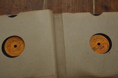 Gramophone 7′ folder with 7 records by Victory Records Circa 1920’s ?