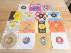 Vtg Lot 45 RPM Records & Sleeves Nat Adderley Kingpins Isley Bros Grass Roots