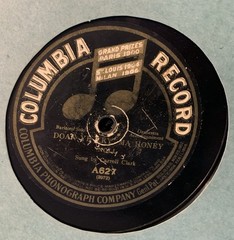 78 Rpm RCA Album. 10 Pages, some loose. 5 Records. Various Labels. Vintage.