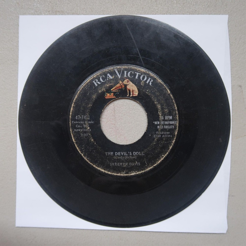 SKEETER DAVIS SET HIM FREE/THE DEVIL’S DOLL RCA VICTOR VINYL 45 VG 23-107