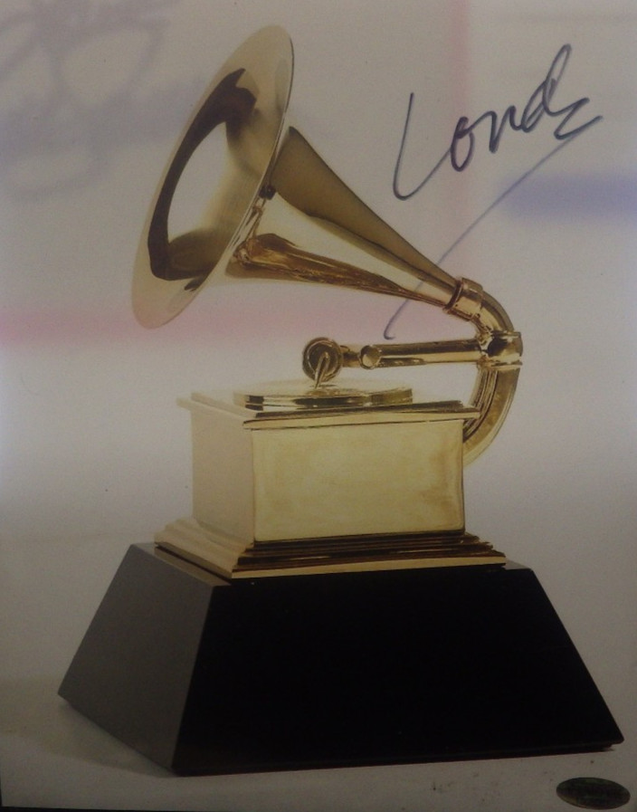 LORDE GRAMMY WINNING STAR SIGNED PROMO PHOTO with COA
