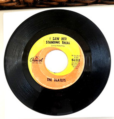 The Beatles I WANT TO HOLD YOUR HAND/I SAW HER STANDING THERE Capitol 5112 VG