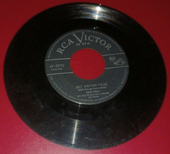Vintage 45RPM Record : Eddie Fisher I’m Walking Behind You : RCA Victor