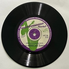 THE MODERN JAZZ QUARTET – CONCORDE – US 7″ SINGLE PS STAINED ON COVER