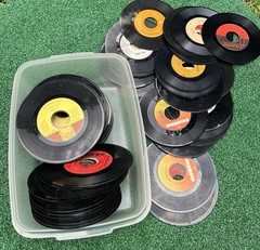 Lot of 120 + 45rpm Vinyl Records SCRATCHED Great for Crafts and Decoration 7″