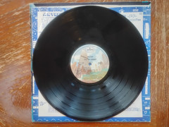 RUSH FLY BY NIGHT LP 1975. PLAY TESTED NO SKIPS. ORIGINAL INNER SLEEVE. SPINE G-