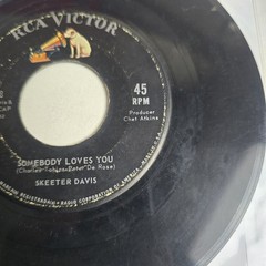 Skeeter Davis Somebody Loves You/End Of The World 45 RPM 7″ Rca Victor 47-8098