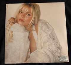 Snow Angel (Limited 7” Vinyl Single) – Renee Rapp