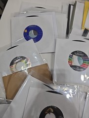 Large Lot Of 150 Unsorted 45rpm Jukebox 7″ With Sleeves Vintage